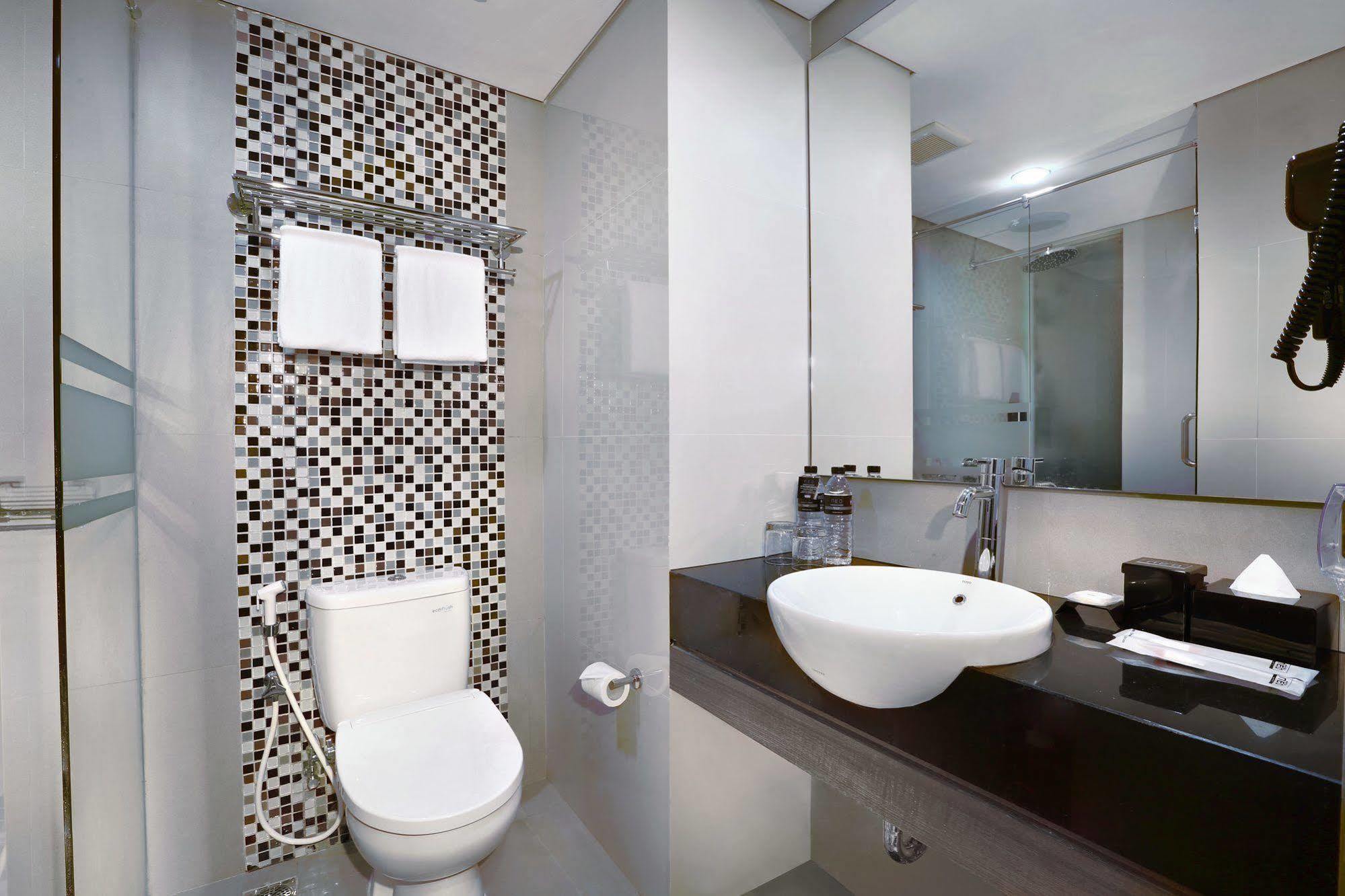 Hotel Neo Malioboro By Aston Yogyakarta Kültér fotó