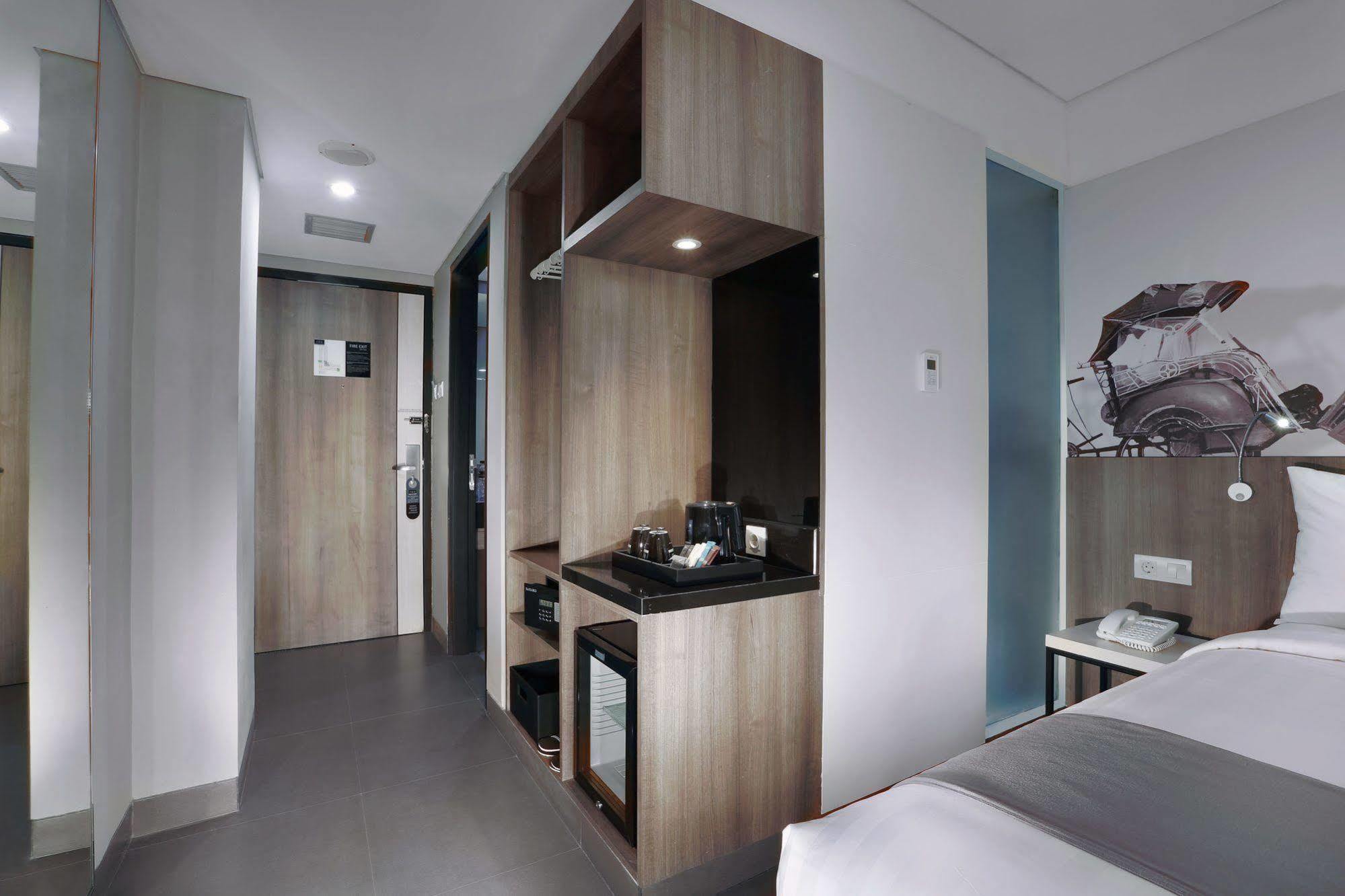 Hotel Neo Malioboro By Aston Yogyakarta Kültér fotó